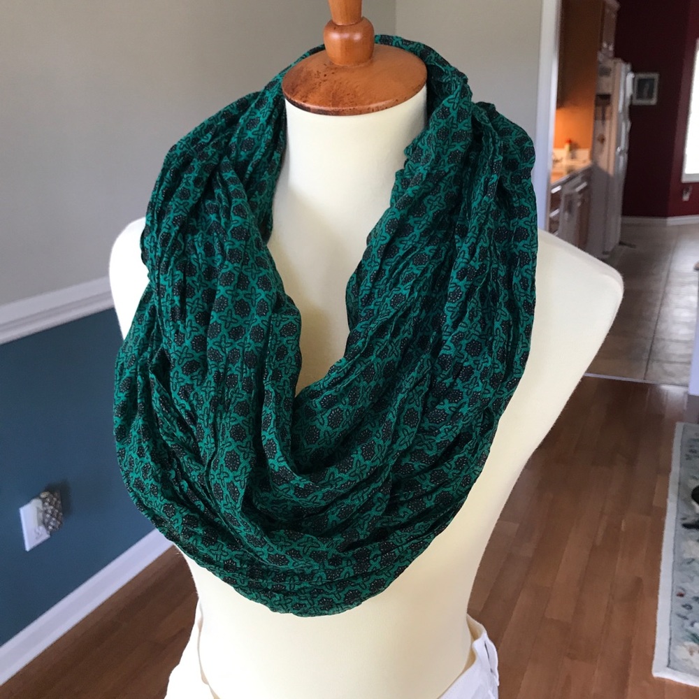 Women’s Patterned Infinity Scarf
